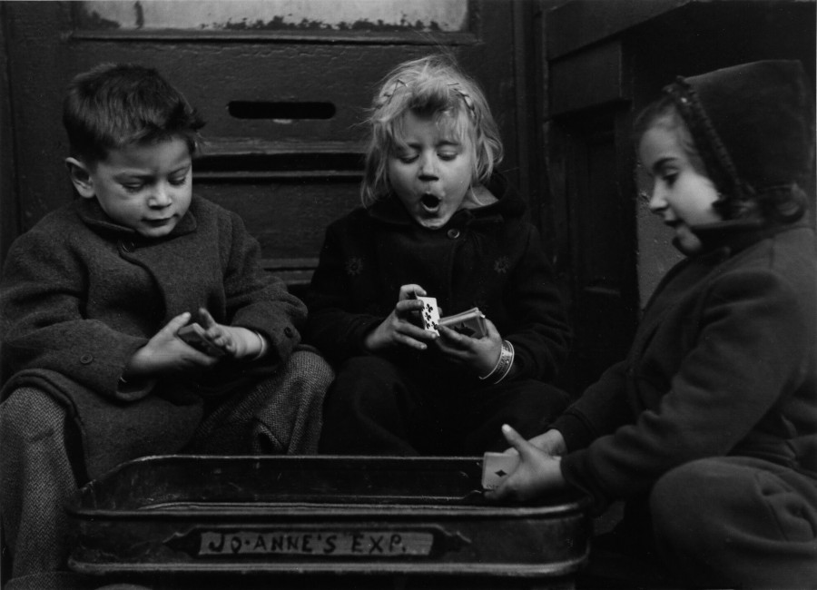 Kártyázók, New York City, 1952 @Ruth Orkin