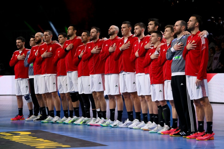 A magyar csapat a férfi kézilabda olimpiai kvalifikációs Európa-bajnokság középdöntőjének negyedik fordulójában játszott Franciaország - Magyarország mérkőzésen a kölni Lanxess Arénában 2024. január 24-én. MTI/Czeglédi Zsolt