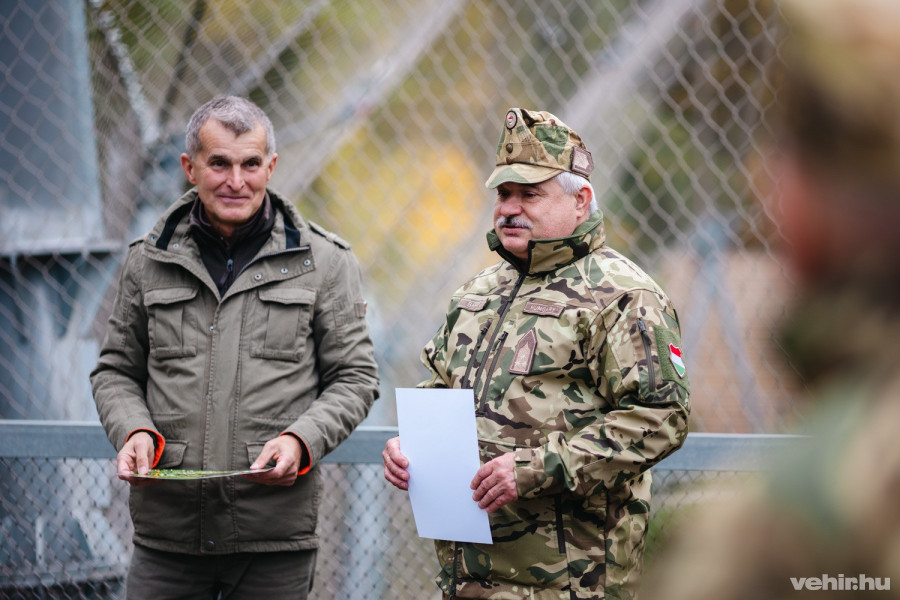 Török László igazgató és Barta Sándor ezredes