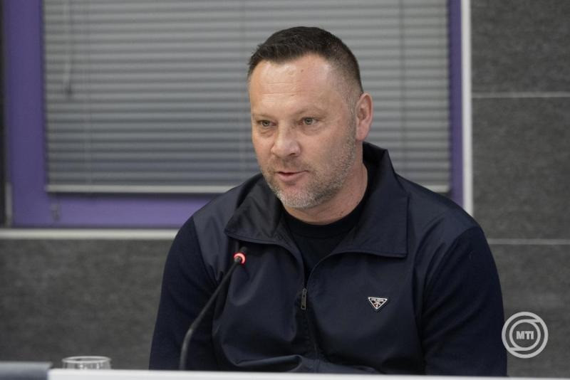 Dárdai Pál a labdarúgó NB I-ben szereplő Újpest FC új sportigazgatója a bemutatkozó sajtótájékoztatón a klub székházában 2025. december 18-án. A korábbi magyar szövetségi kapitány, játékosként 61-szeres válogatott középpályás első alkalommal vállal munkát magyar csapatnál. MTI/Kocsis Zoltán