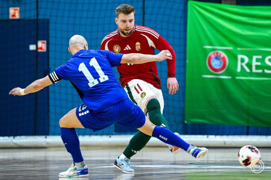 Rutai Balázs (j) és a szerb Stefan Rakic a Magyarország - Szerbia Európa-bajnoki felkészülési futsalmérkőzésen a budapesti Dr. Koltai Jenő Sportközpontban 2026. január 15-én. MTI/Bodnár Boglárka