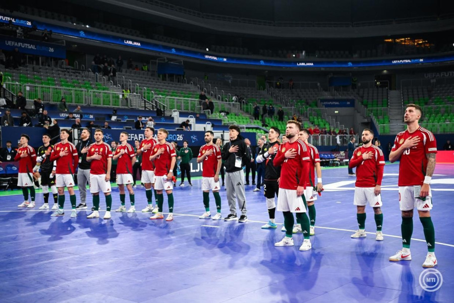 A győztes magyar csapat a férfi futsal Európa-bajnokság D csoportjának első fordulójában játszott Magyarország - Lengyelország mérkőzés után a ljubljanai Stozice Arenában 2026. január 24-én. A magyar válogatott első mérkőzésén 4-2-re legyőzte Lengyelországot. MTI/Bodnár Boglárka MTI/MTI Fotószerkesztőség/Bodnár Boglárka