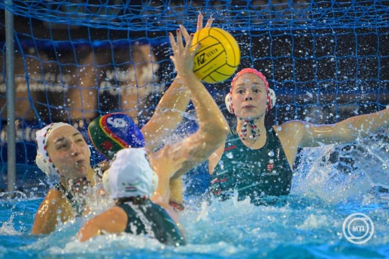 Golopencza Szonja (k) a női vízilabda Európa-bajnokság B csoportjának harmadik fordulójában játszott Magyarország - Portugália mérkőzésen a funchali Olimpiai Uszodakomplexumban 2026. január 29-én. MTI/Szigetváry Zsolt