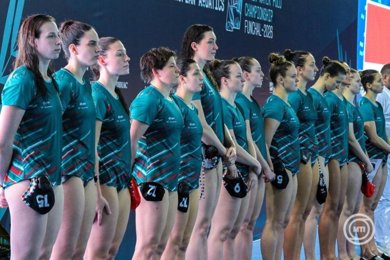 A magyar csapat tagjai a női vízilabda Európa-bajnokság középdöntőjének első fordulójában játszott Hollandia - Magyarország mérkőzésen a funchali Olimpiai Uszodakomplexumban 2026. január 31-én. MTI/Szigetváry Zsolt