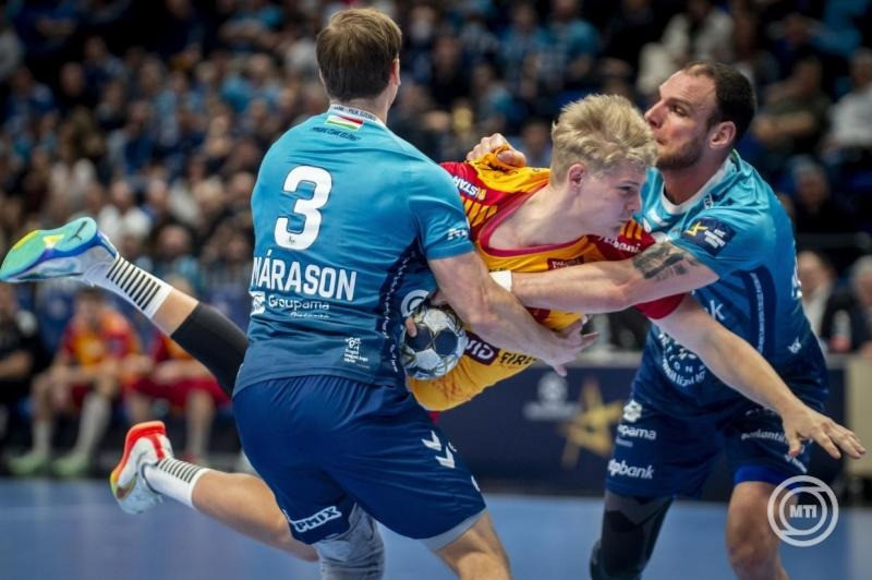 Szeged, 2026. március 5. Emil Tonnesen, a dán GOG játékosa (k), valamint Janus Dadi Smárason (b) és Borut Mackovsek, a Szeged játékosai a férfi kézilabda Bajnokok Ligája csoportkörének 13. fordulójában játszott OTP Bank-Pick Szeged - GOG mérkőzésen a szegedi Pick Arénában 2026. március 5-én. MTI/Ujvári Sándor