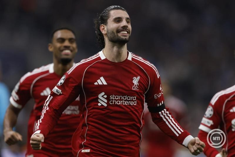 Szoboszlai Dominik, a Liverpool játékosa ünnepel, miután berúgta a nyitógólt a labdarúgó Bajnokok Ligája alapszakaszának 7. fordulójában játszott Olympique Marseille-Liverpool F. C. mérkőzésen Marseille-ban 2026. január 21-én. MTI/EPA/Guillaume Horcajuelo