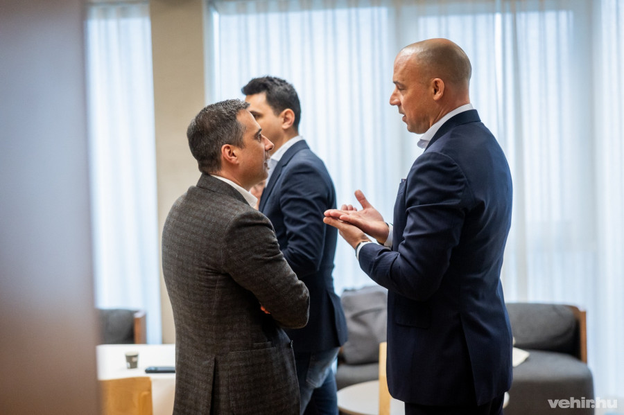 Ovádi Péter országgyűlési képviselő és Schmidt Ádám államtitkár is szíván viselő Veszprém és térségének sportját