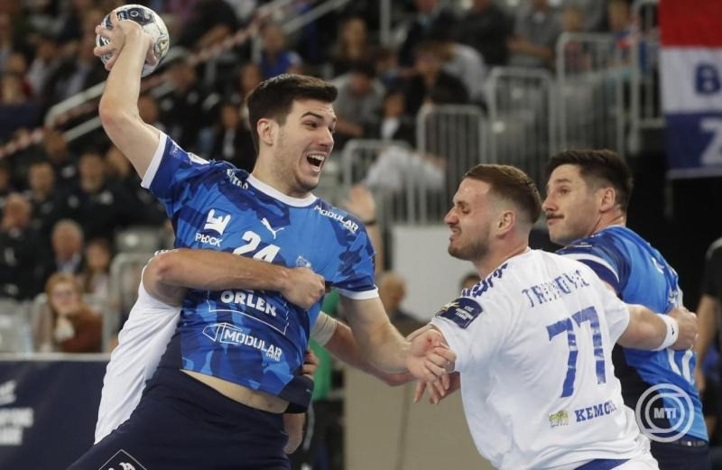 Fazekas Gergő, az Orlen Wisla Plock és Roko Trivkovic, a HC Zagreb játékosa (j) a férfi kézilabda Bajnokok Ligája csoportkörének 13. fordulójában játszott HC Zagreb-Orlen Wisla Plock mérkőzésen Zágrábban 2026. március 4-én. MTI/EPA/Antonio Bat