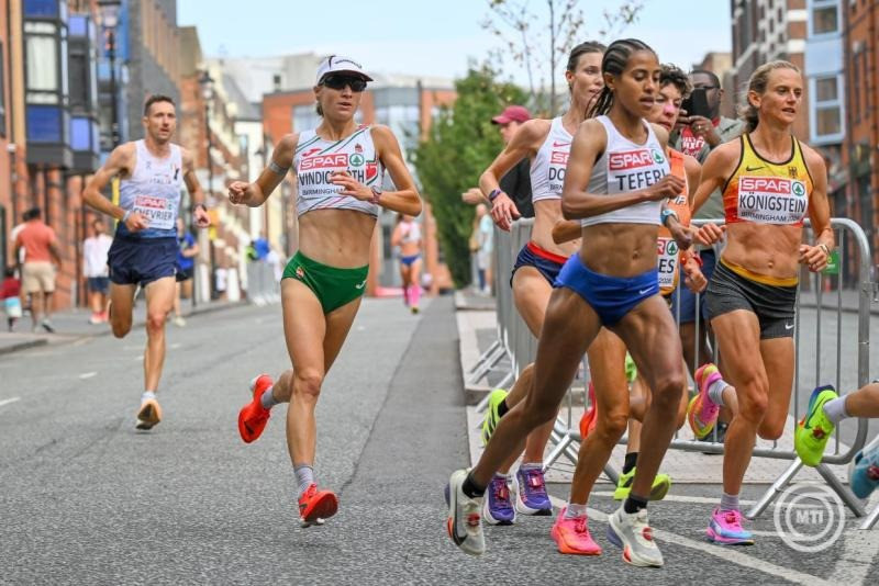 Vindics-Tóth Lili Anna (k) versenyez a női maratonfutásban a birminghami atlétikai Európa-bajnokságon 2026. augusztus 16-án. MTI/Czeglédi Zsolt