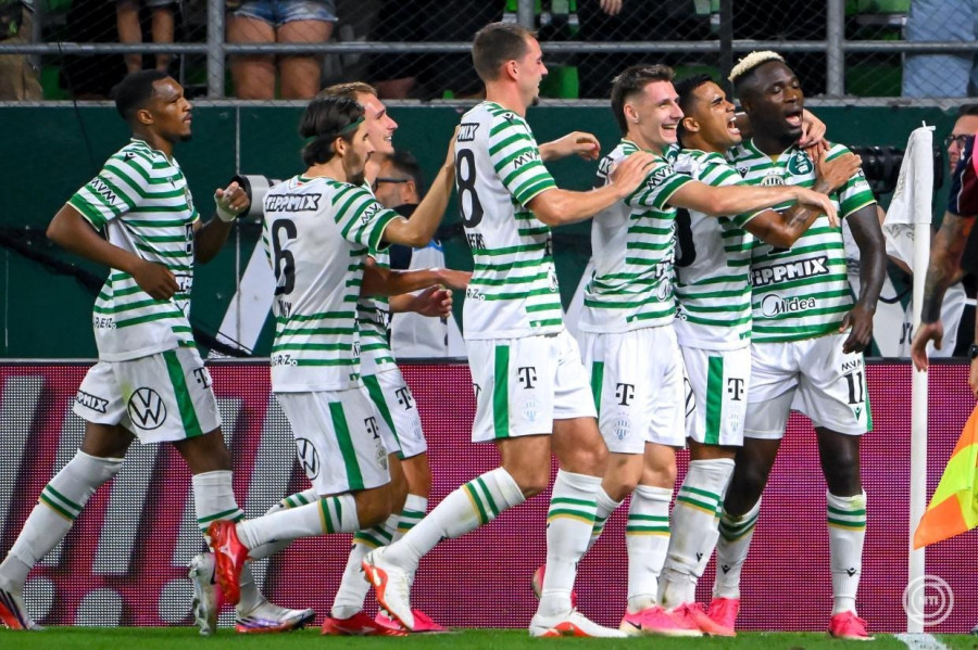 A Ferencváros játékosainak gólöröme a labdarúgó Európa-liga selejtezőjének 4. fordulójában játszott Ferencváros - Trabzonspor visszavágó mérkőzésen a Groupama Arénában 2026. augusztus 27-én. MTI/Purger Tamás