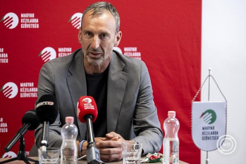 Sótonyi László, a férfi kézilabda-válogatott újonnan kinevezett szövetségi kapitánya a Magyar Kézilabda Szövetség sajtótájékoztatóján Budapesten 2026. július 23-án. MTI/Kovács Márton
