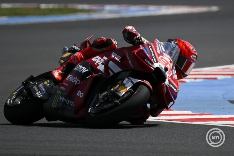 A spanyol Marc Marquez, a Ducati Lenovo Team csapat versenyzője a MotoGP Magyar Nagydíjon a gyorsaságimotoros-világbajnokság magyarországi versenyén a balatonfőkajári Balaton Park Circuit versenypályán 2026. június 7-én. MTI/Bodnár Boglárka