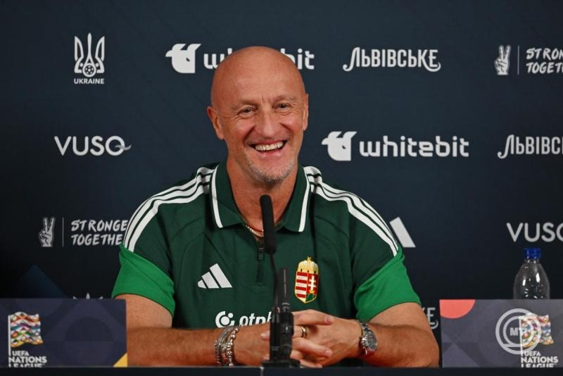 Marco Rossi szövetségi kapitány a magyar labdarúgó-válogatott sajtótájékoztatóján a nagyszombati Anton Malatinsky Stadionban 2026. október 4-én. A csapat másnap az ukrán válogatott ellen lép pályára a Nemzetek Ligájának 4. fordulójában Nagyszombaton. MTI/Illyés Tibor