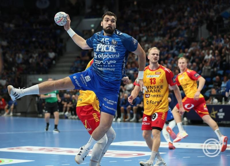 Rosta Miklós, a Szeged játékosa a férfi kézilabda Bajnokok Ligája első csoportkörének 5. fordulójában játszott OTP Bank-Pick Szeged - GOG mérkőzésen a szegedi Pick Arénában 2026. október 22-én. MTI/Lehoczky Péter